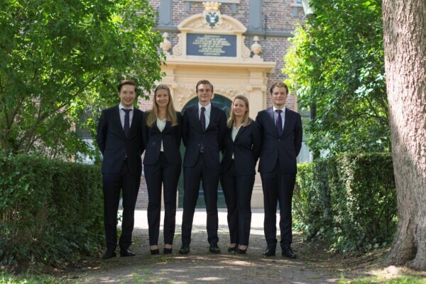 board 2015-2016 group photo