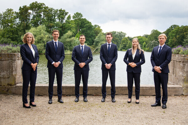 board 2020-2021 group photo